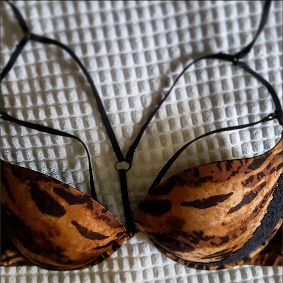 ⚡2/$25-Purrrrrrrr....strappy bra - Picture 1 of 8